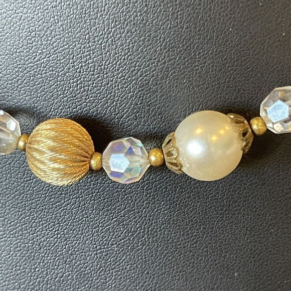 Vintage Lisner AB Bead Faux Pearl Gold Tone Ball Bead Necklace - Picture 4 of 6